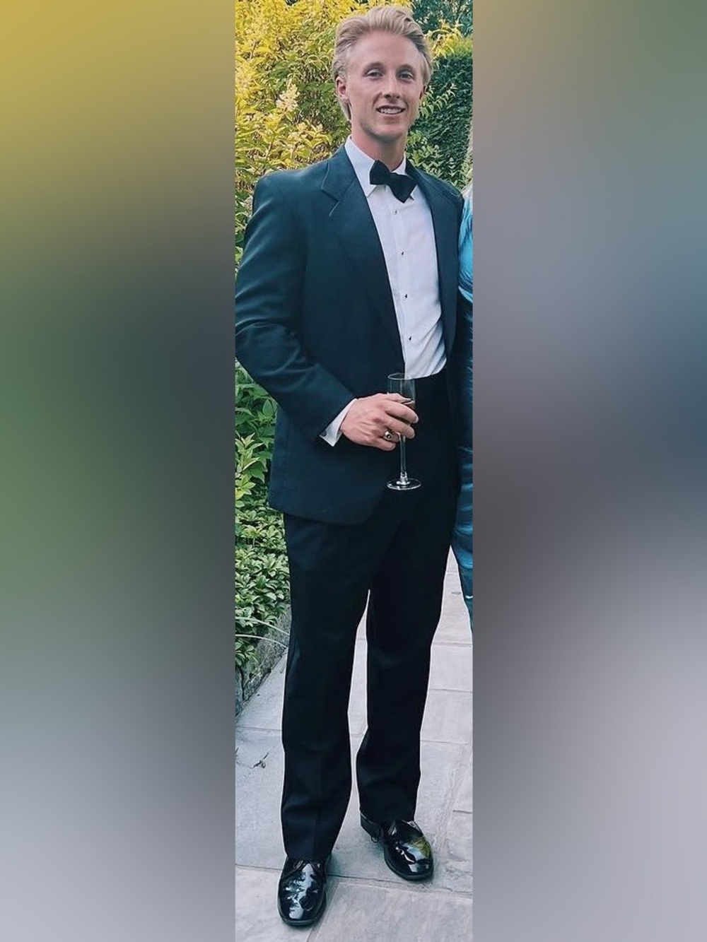 Classic Black Men's Black Tux with pants/ shoes/bowtie/cummerbund included